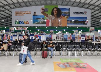 Paranaguá, 08 de março de 2024 - Última parada do navio de cruzeiro em Paranaguá.